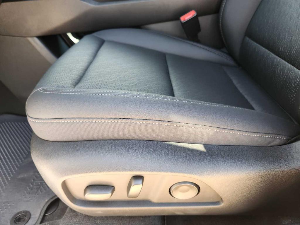 new 2026 Chevrolet Equinox car, priced at $33,090