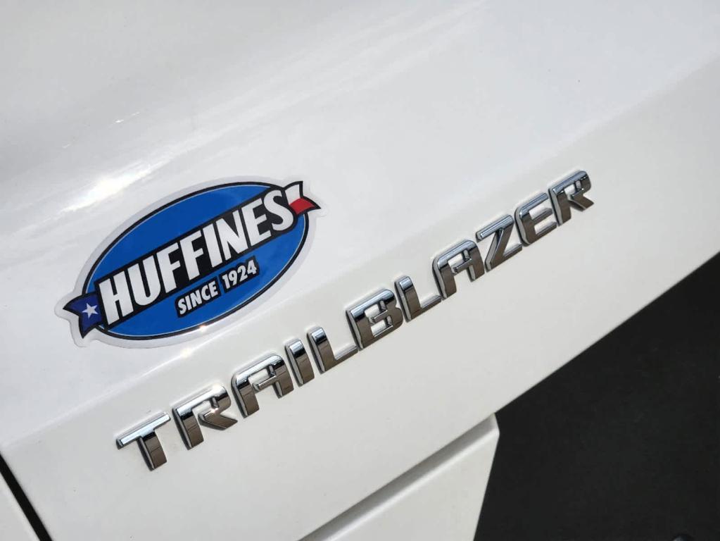 new 2025 Chevrolet TrailBlazer car, priced at $25,680