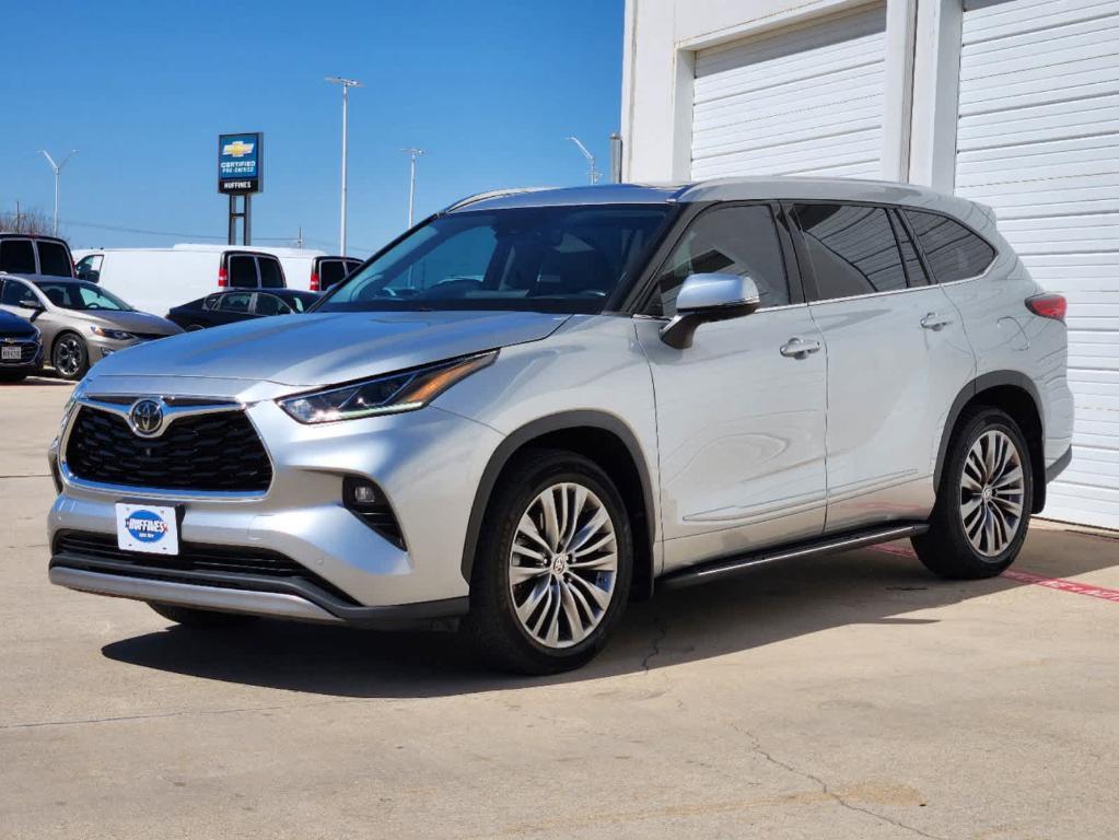 used 2021 Toyota Highlander car, priced at $32,877