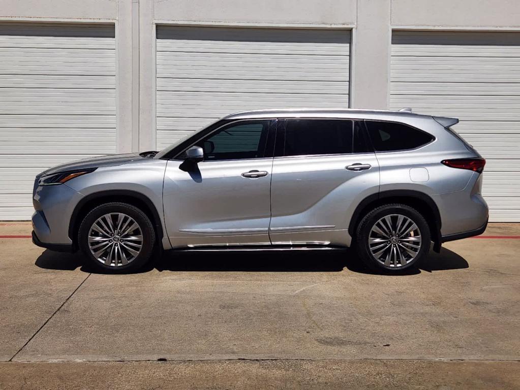 used 2021 Toyota Highlander car, priced at $32,877