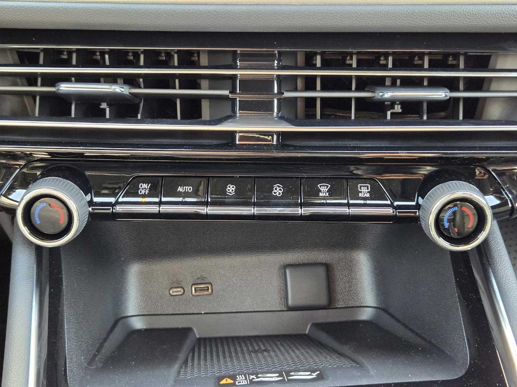 new 2025 Chevrolet Traverse car, priced at $43,695