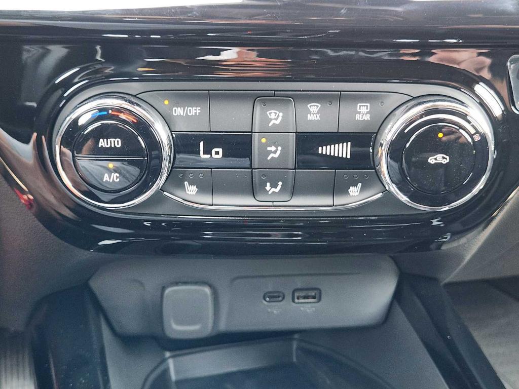 new 2025 Chevrolet Trax car, priced at $27,149