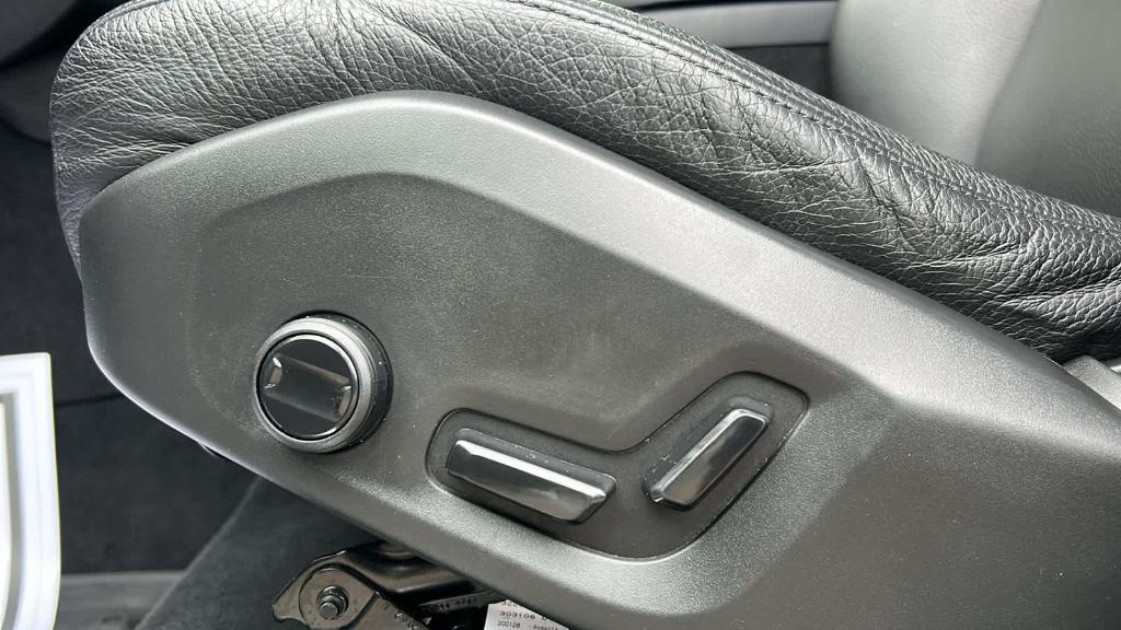 used 2020 Volvo XC90 car, priced at $30,990