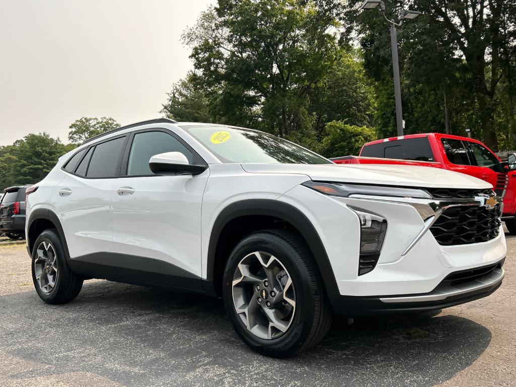 new 2025 Chevrolet Trax car, priced at $26,175