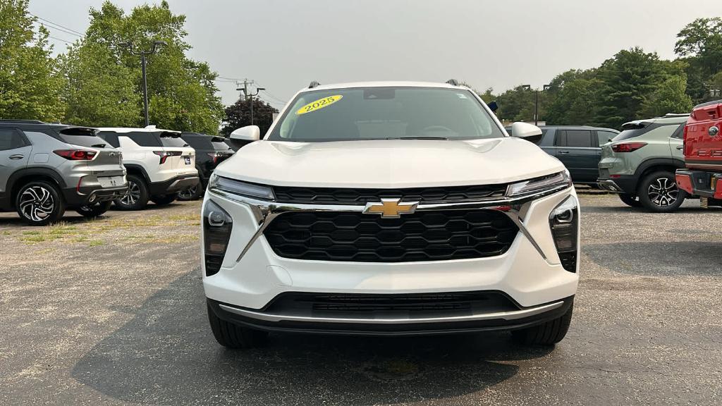 new 2025 Chevrolet Trax car, priced at $25,988