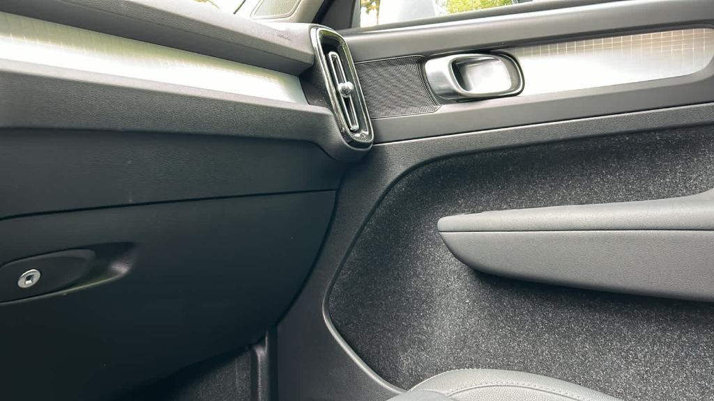 used 2021 Volvo XC40 car, priced at $27,990