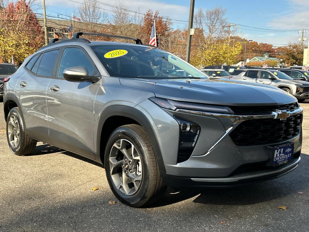 new 2025 Chevrolet Trax car, priced at $24,998