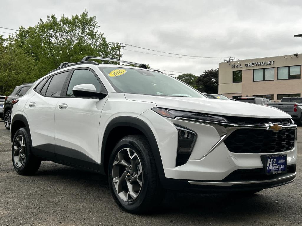 new 2025 Chevrolet Trax car, priced at $26,335
