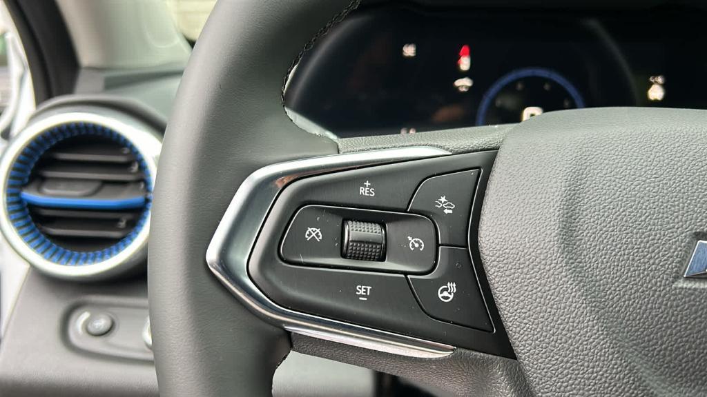 new 2025 Chevrolet Trax car, priced at $26,335