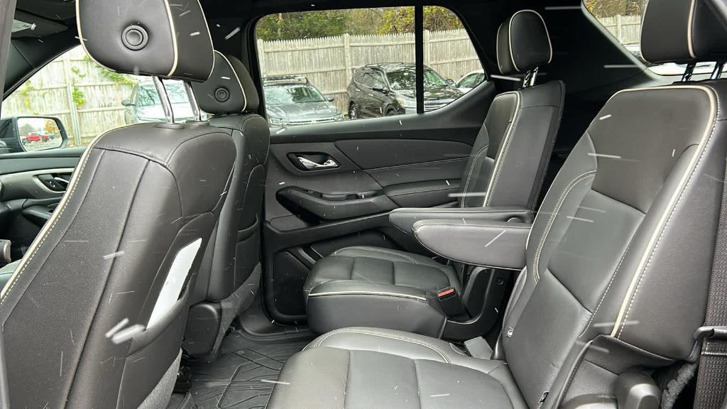 used 2023 Chevrolet Traverse car, priced at $38,990