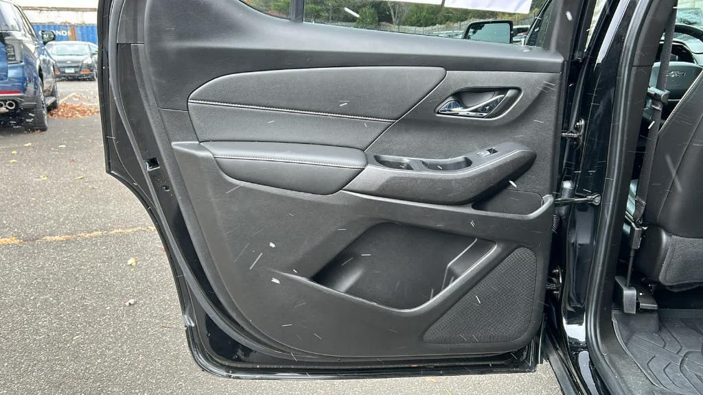 used 2023 Chevrolet Traverse car, priced at $38,990