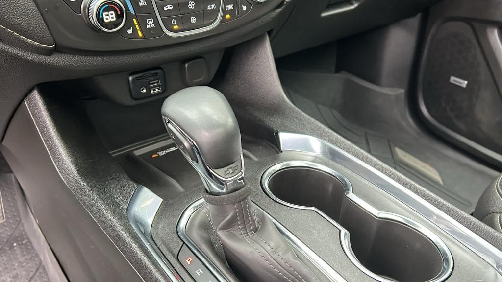 used 2023 Chevrolet Traverse car, priced at $38,990