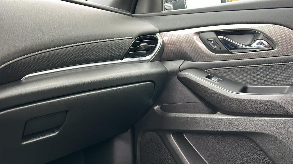 used 2023 Chevrolet Traverse car, priced at $38,990