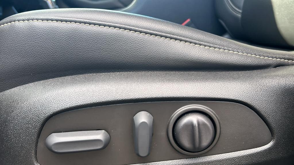 used 2023 Chevrolet Traverse car, priced at $33,990