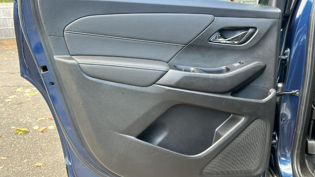 used 2023 Chevrolet Traverse car, priced at $33,990