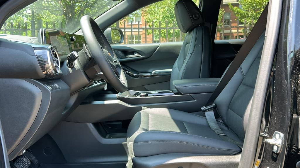 new 2026 Chevrolet Equinox car, priced at $35,255