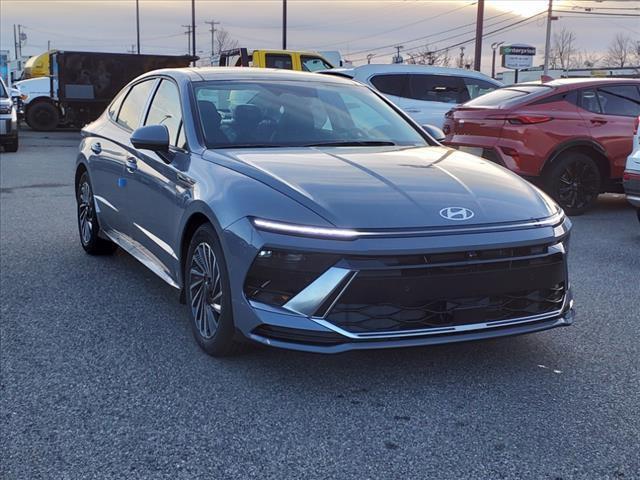 new 2025 Hyundai Sonata Hybrid car, priced at $39,140