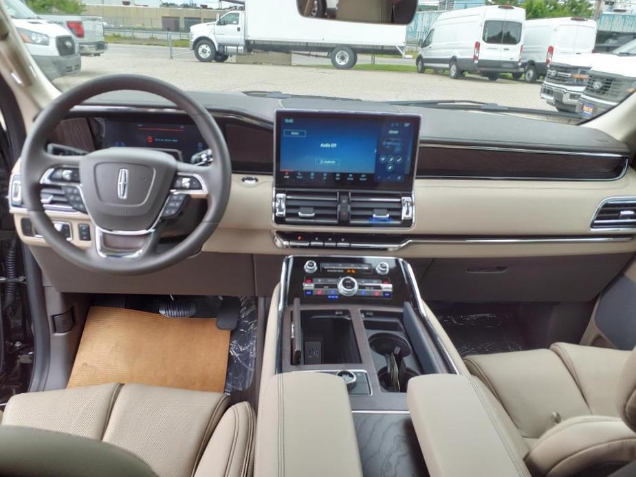 new 2024 Lincoln Navigator car, priced at $100,462