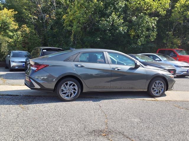 new 2025 Hyundai Elantra HEV car, priced at $26,965