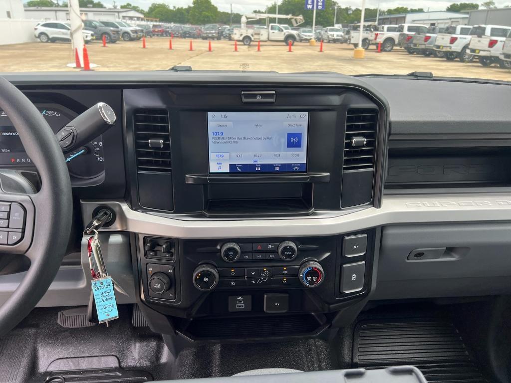 new 2025 Ford F-350 car
