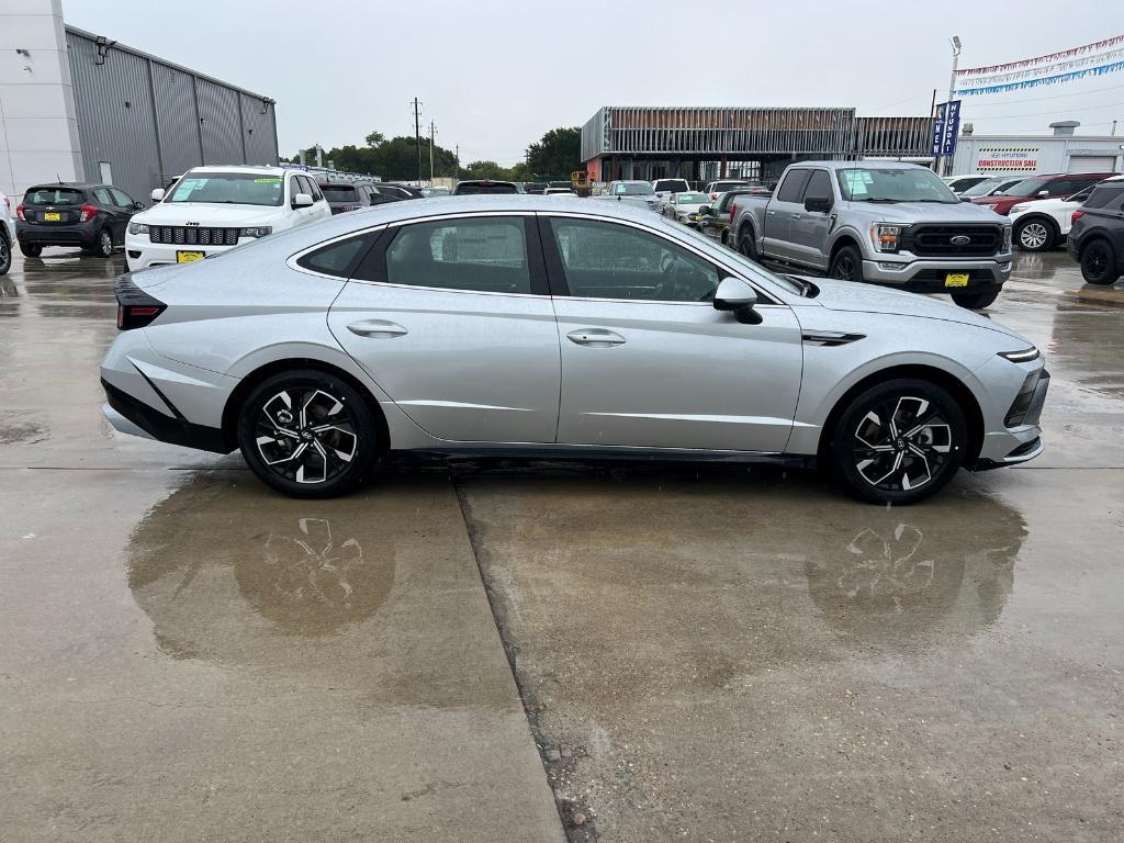 new 2025 Hyundai Sonata car, priced at $28,516
