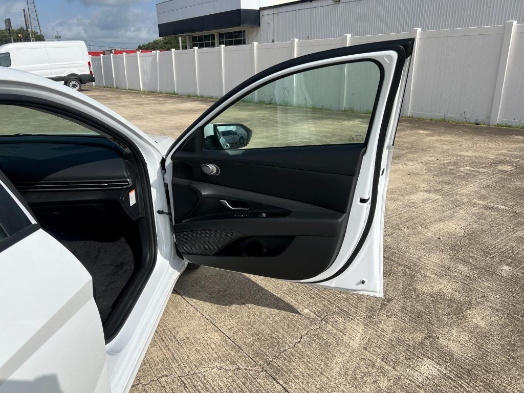 new 2025 Hyundai ELANTRA HEV car, priced at $27,138