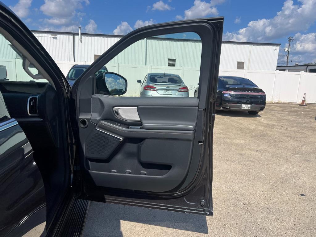 new 2025 Ford Expedition car, priced at $66,000