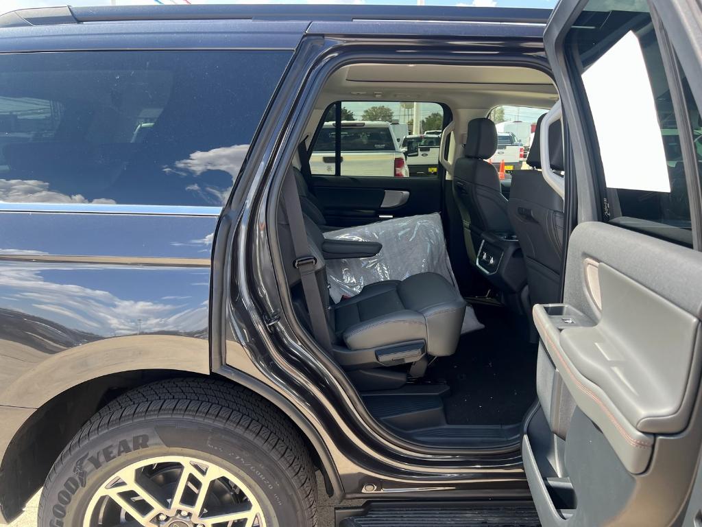 new 2025 Ford Expedition car, priced at $66,000