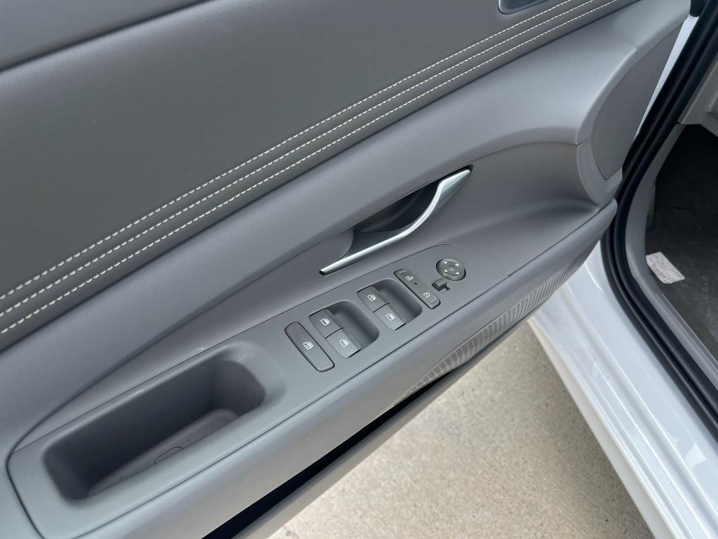 new 2025 Hyundai ELANTRA HEV car, priced at $28,748