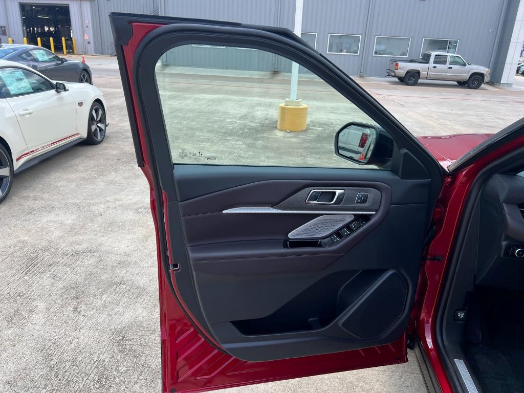 new 2025 Ford Explorer car, priced at $49,070