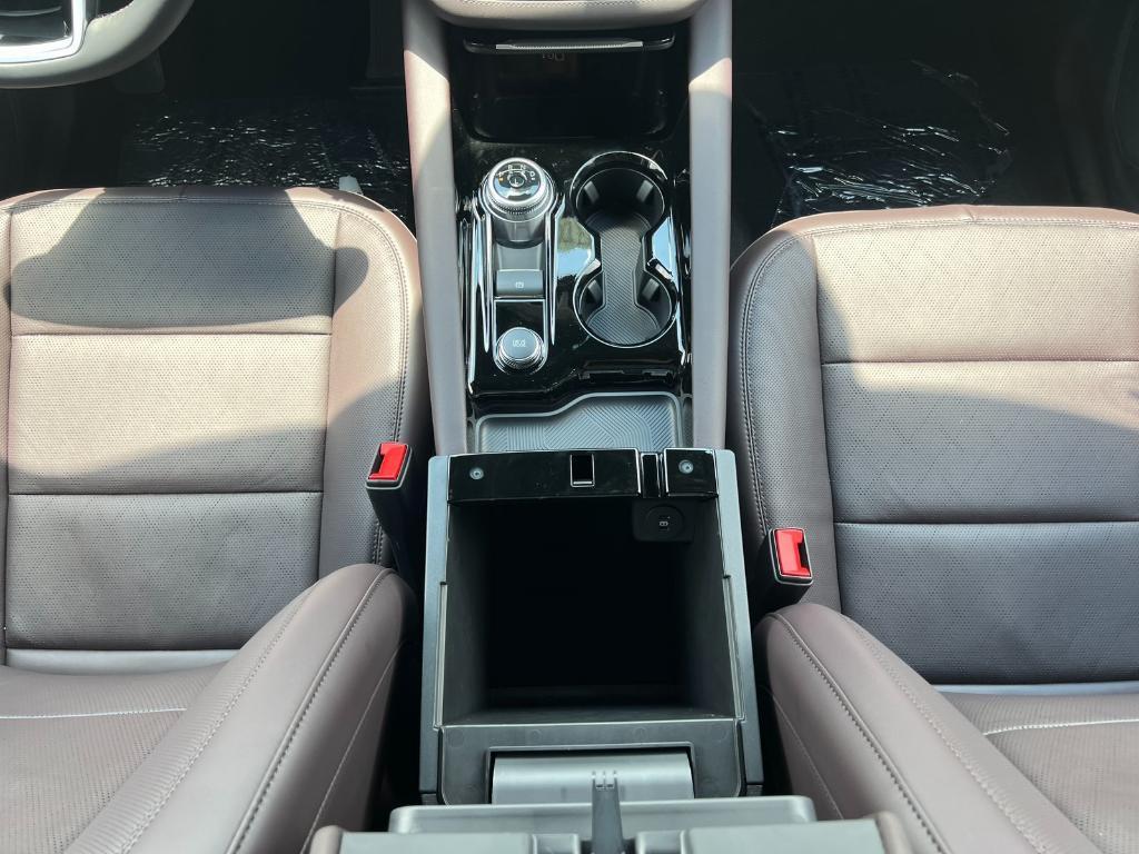 new 2025 Ford Explorer car, priced at $49,070