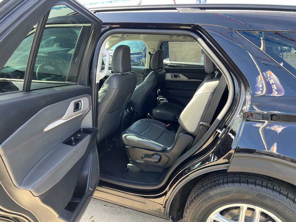 new 2025 Ford Explorer car, priced at $41,870