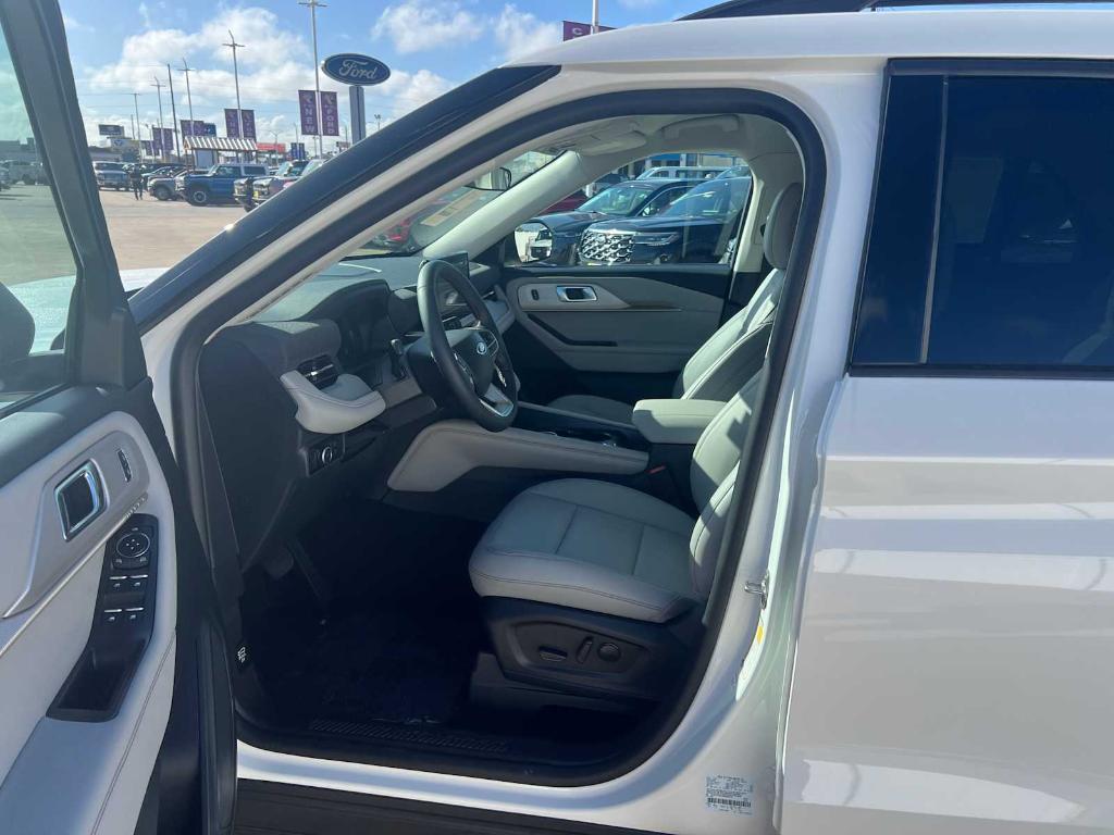 new 2025 Ford Explorer car, priced at $41,105