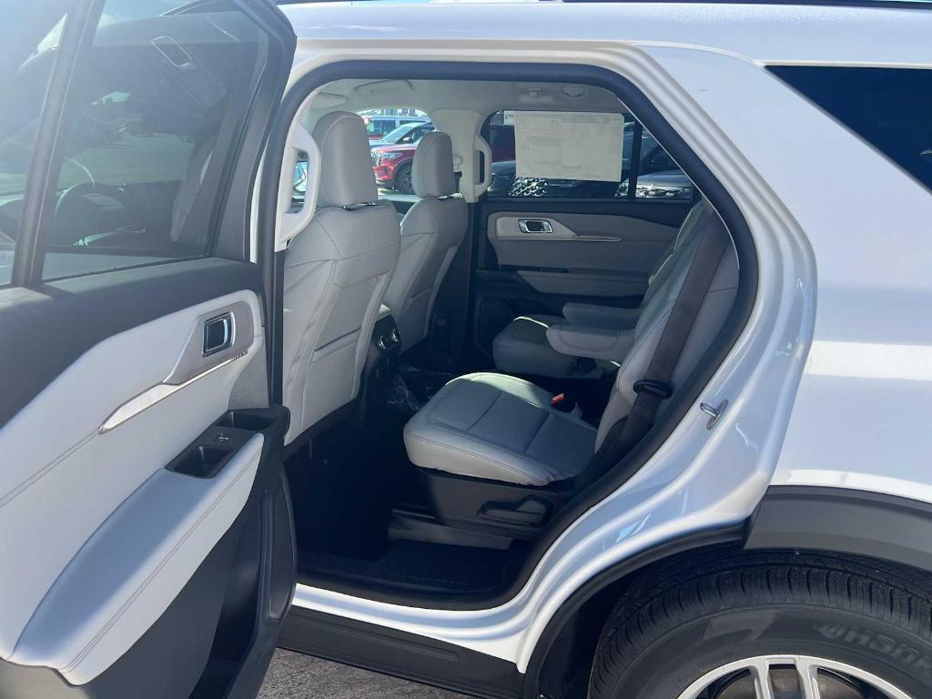 new 2025 Ford Explorer car, priced at $41,105