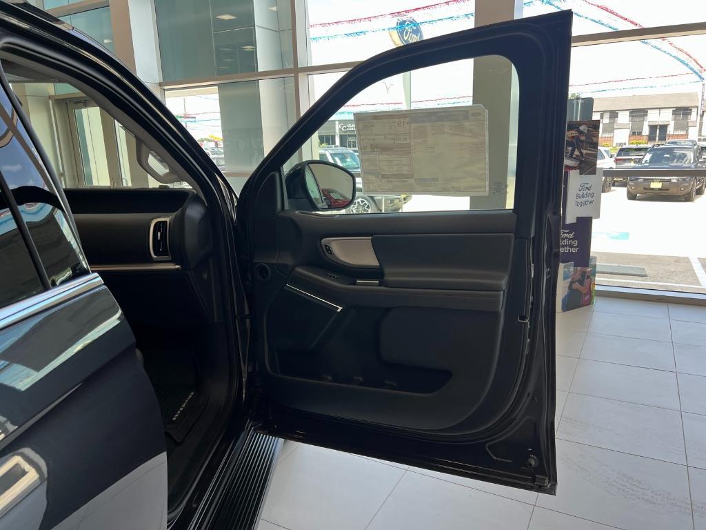 new 2025 Ford Expedition Max car, priced at $71,905