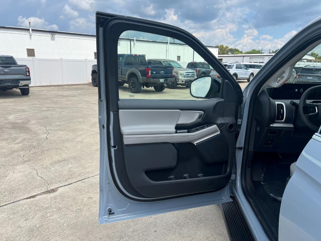 new 2025 Ford Expedition Max car, priced at $72,725