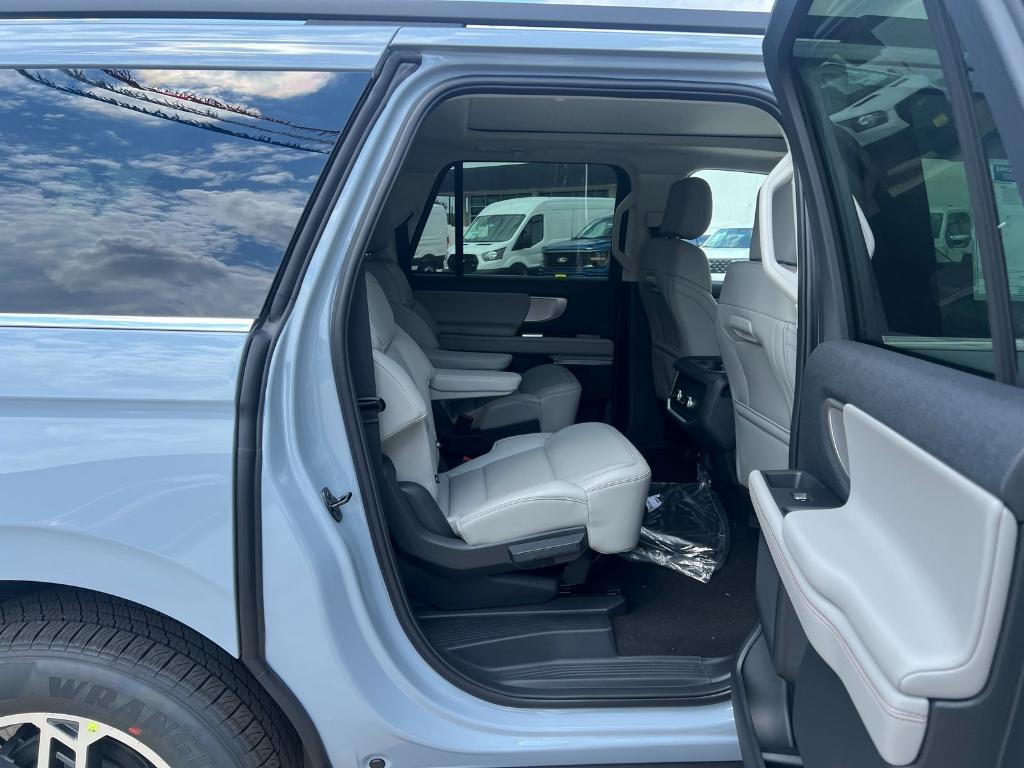 new 2025 Ford Expedition Max car, priced at $72,725