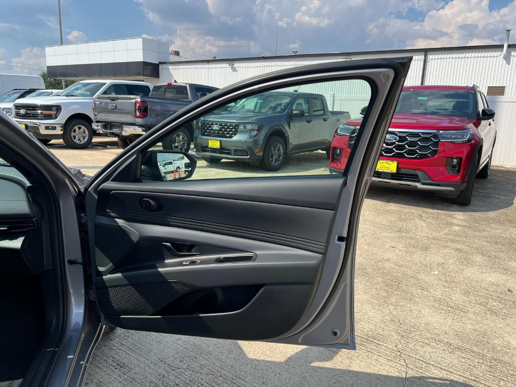 new 2025 Hyundai Elantra car, priced at $24,594