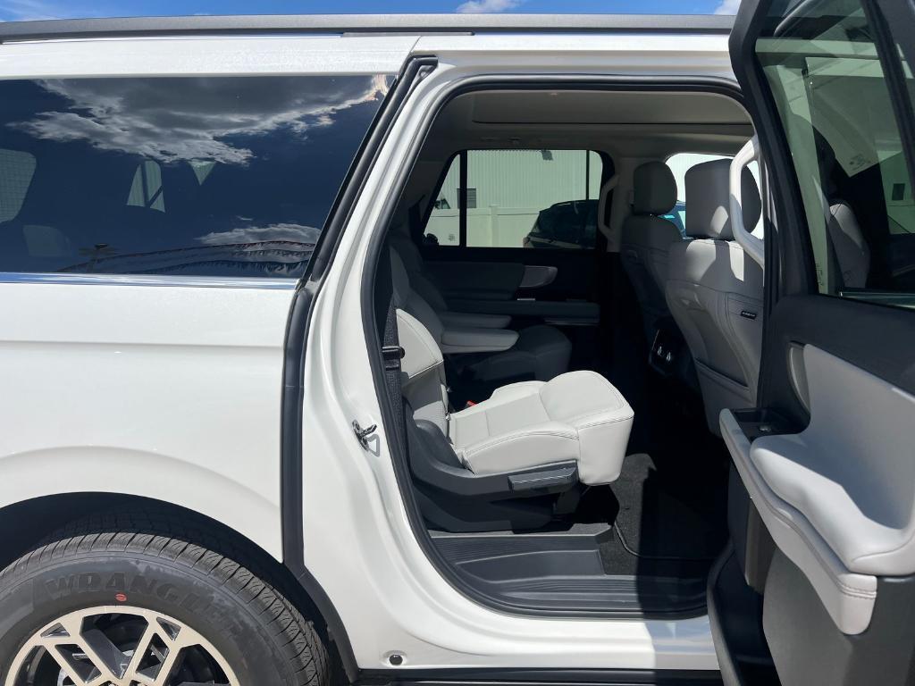 new 2025 Ford Expedition Max car, priced at $73,280
