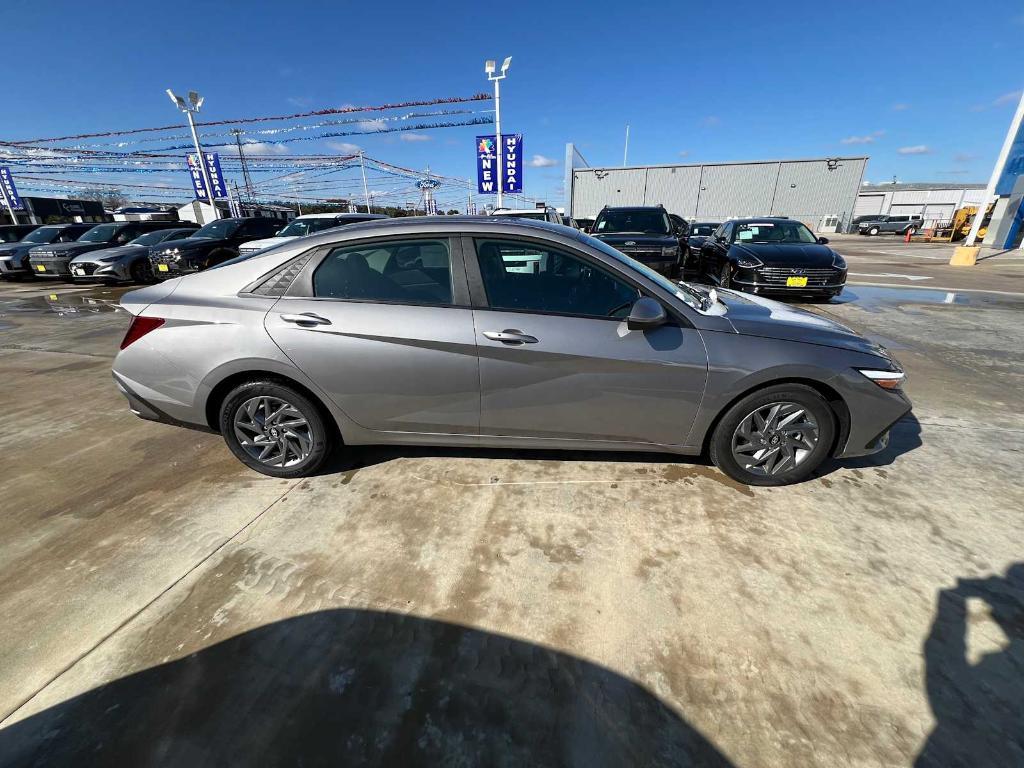 new 2024 Hyundai Elantra car, priced at $25,255