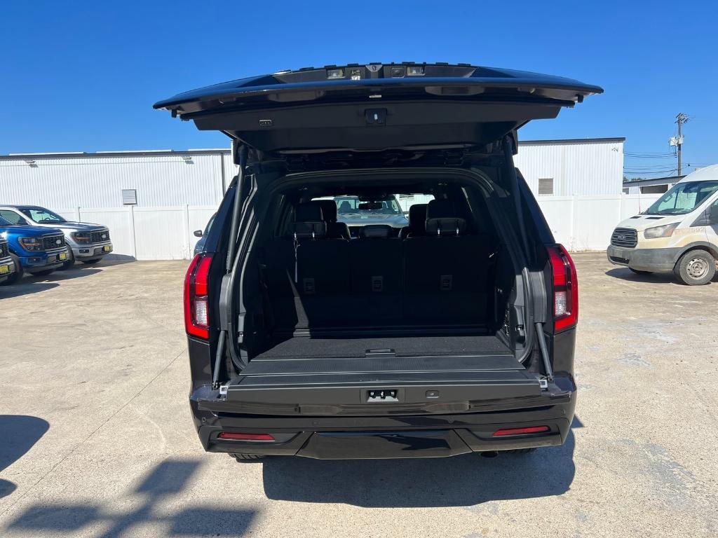 new 2025 Ford Expedition car, priced at $77,670