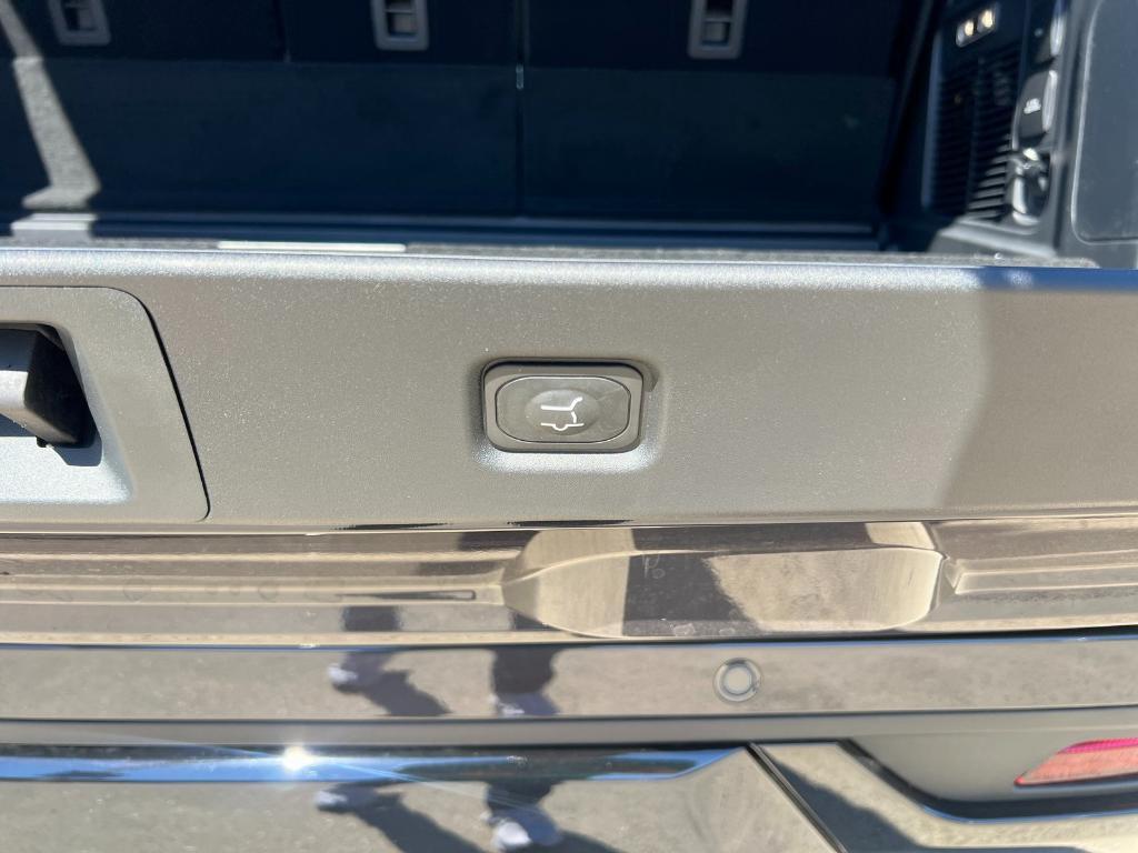 new 2025 Ford Expedition car, priced at $77,670