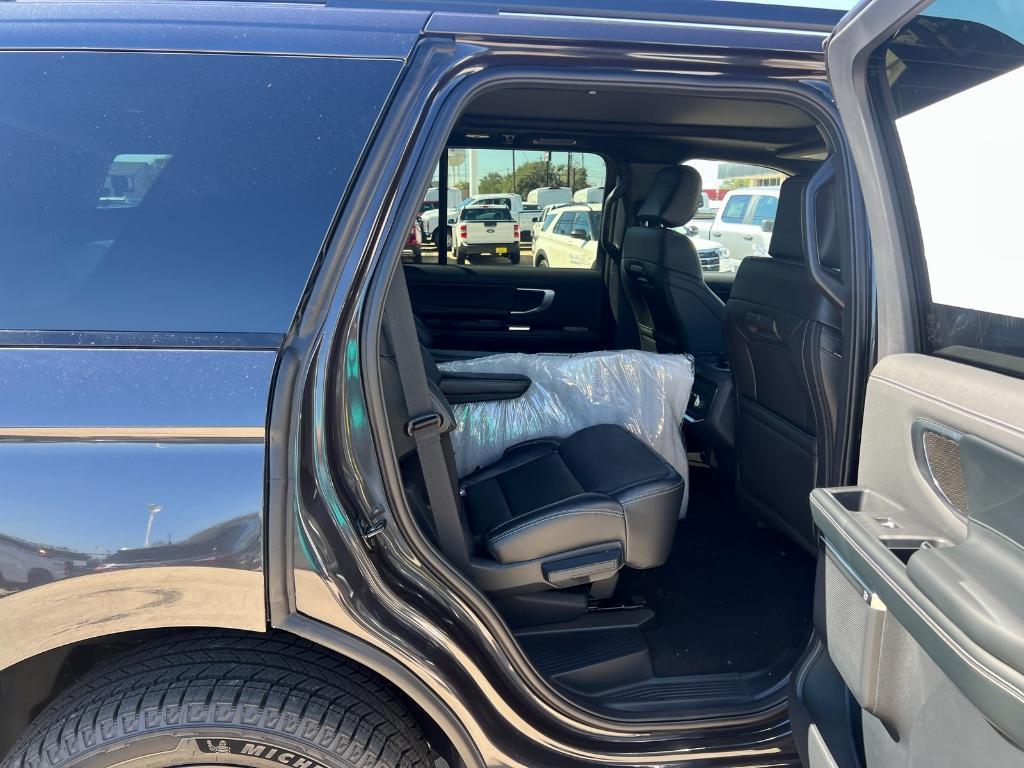 new 2025 Ford Expedition car, priced at $77,670