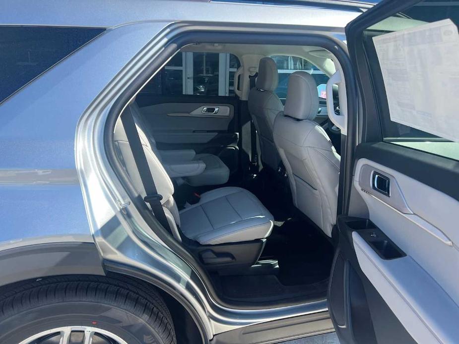 new 2025 Ford Explorer car, priced at $40,870