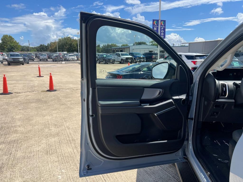 new 2025 Ford Expedition car, priced at $69,725