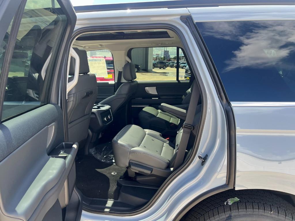 new 2025 Ford Expedition car, priced at $69,725