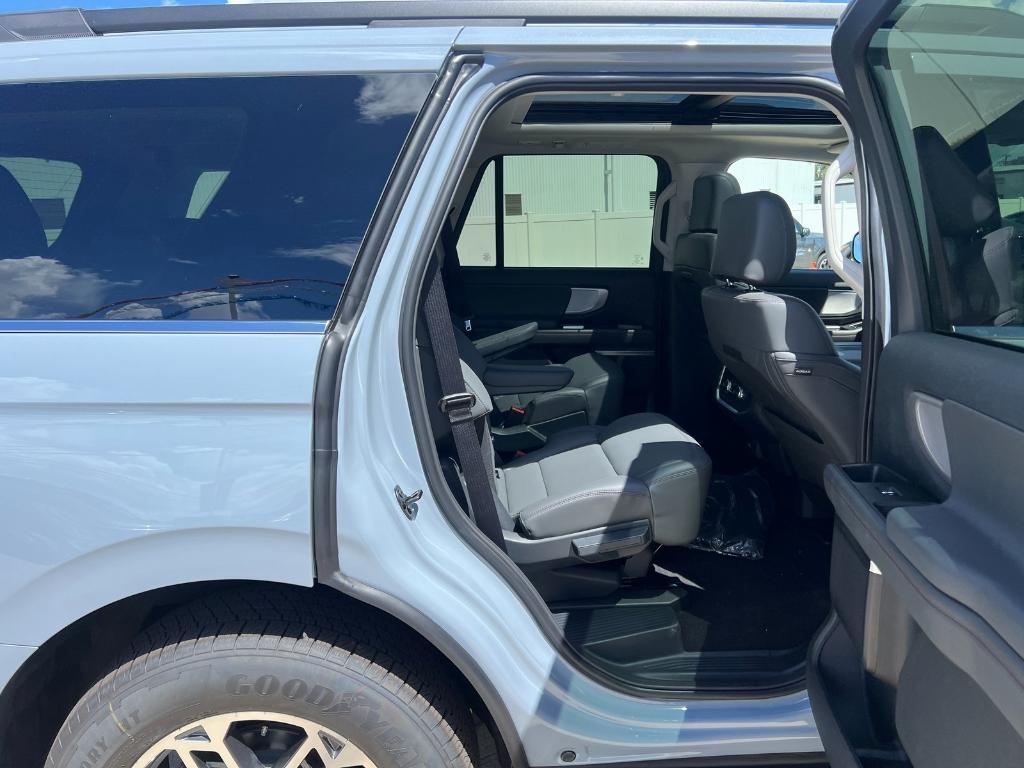 new 2025 Ford Expedition car, priced at $69,725