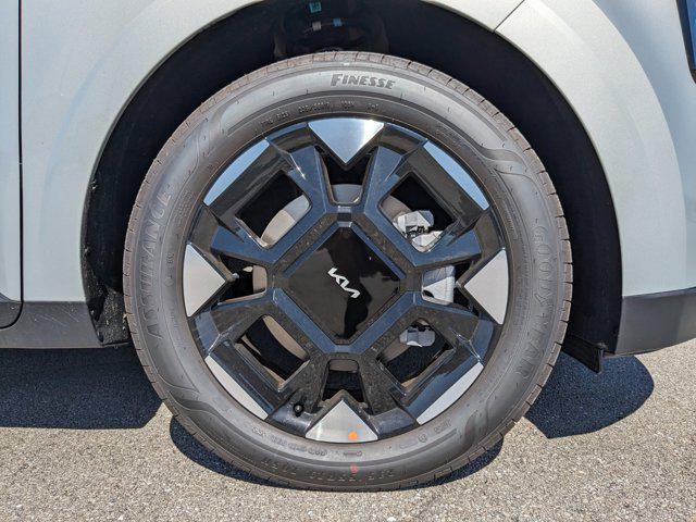 new 2025 Kia Carnival car, priced at $37,101