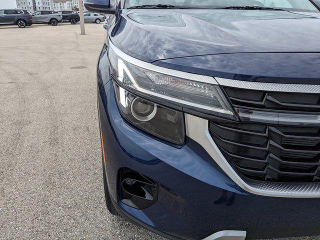 new 2025 Kia Seltos car, priced at $23,304