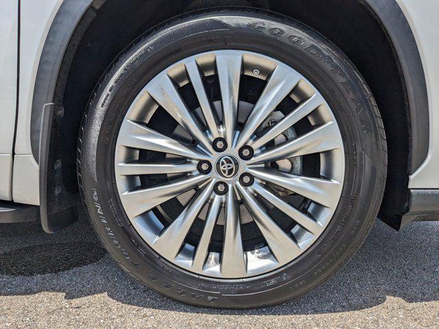 used 2022 Toyota Highlander car, priced at $38,888